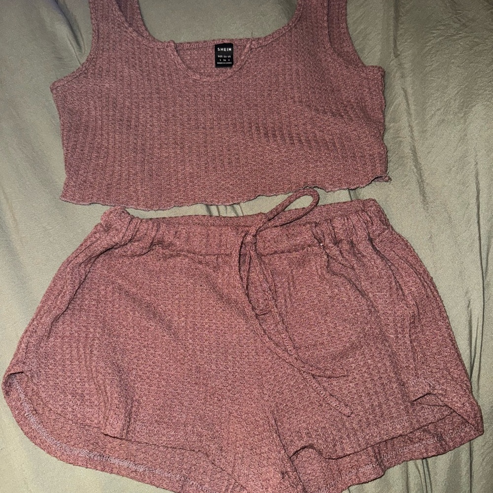 SCALLOPED SLEEP SET
